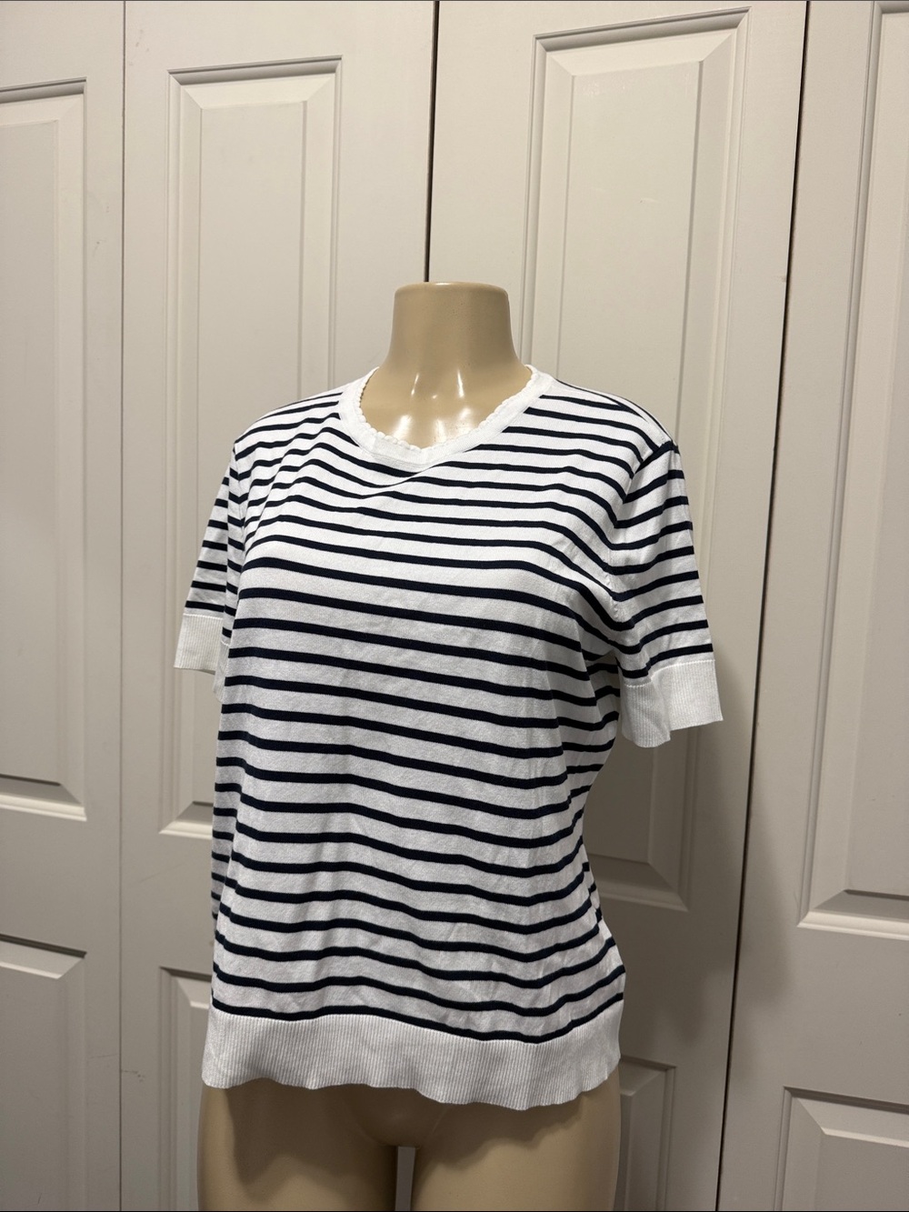 Brooks Brothers White & Navy Striped V-Neck Short Sleeve Top